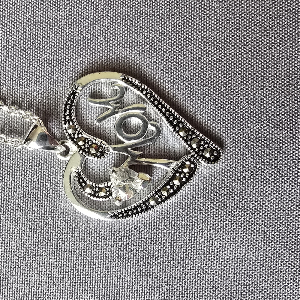 Elegant Silver Heart "MOM" Pendant Necklace